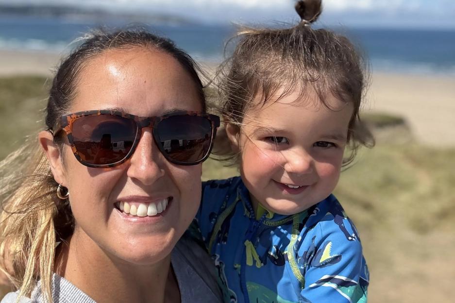 Mum issues urgent warning as toddler left screaming in agony at seaside hotspot thanks to beachgoers’ dangerous mistake
