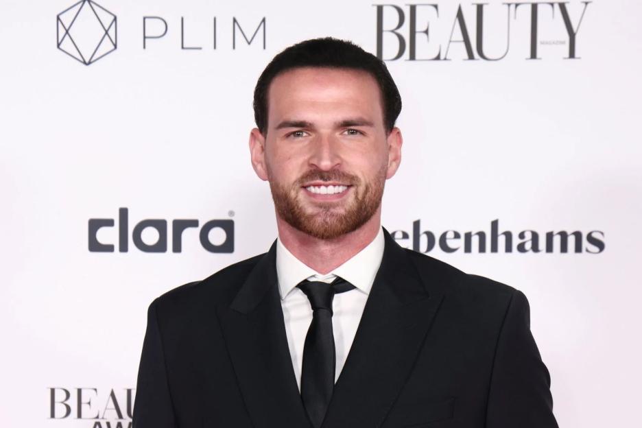 Love Island star risks 6 points on  license and £200 fine as horrified fan spots him making VERY dangerous move in car