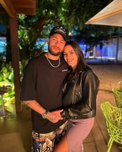 Neymar and Bruna Biancardi posing together.