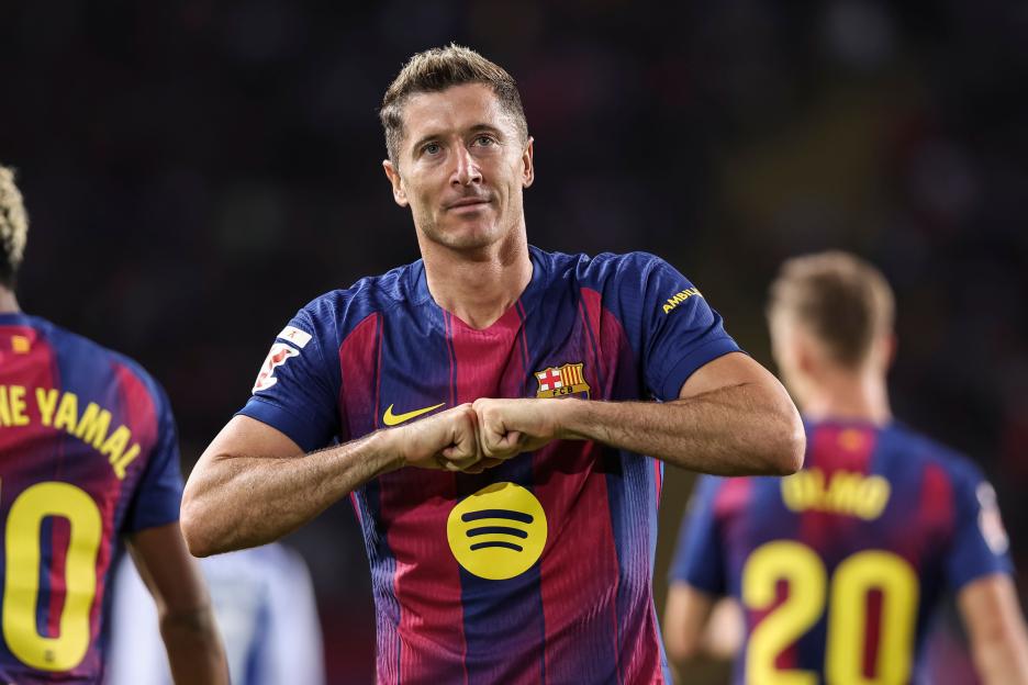 Barcelona's Surprising Move on Robert Lewandowski's Contract Could Impact Marcus Rashford's Transfer to Man Utd