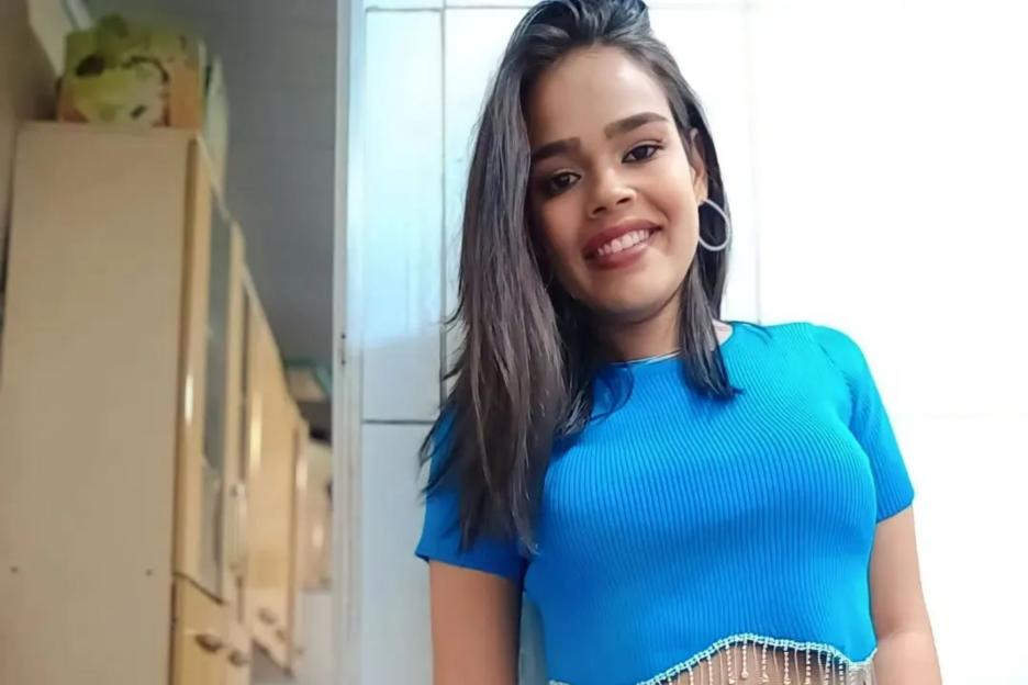 Mum, 24, given day to live after shrugging off dry cough – it was sign of deadly cancer ‘crushing her internal organs’