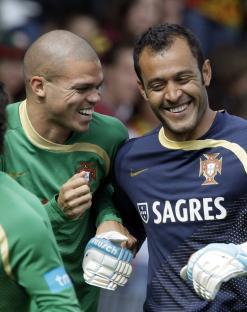 Pepe and Nuno Espirito Santo, Portuguese soccer players, laughing together.