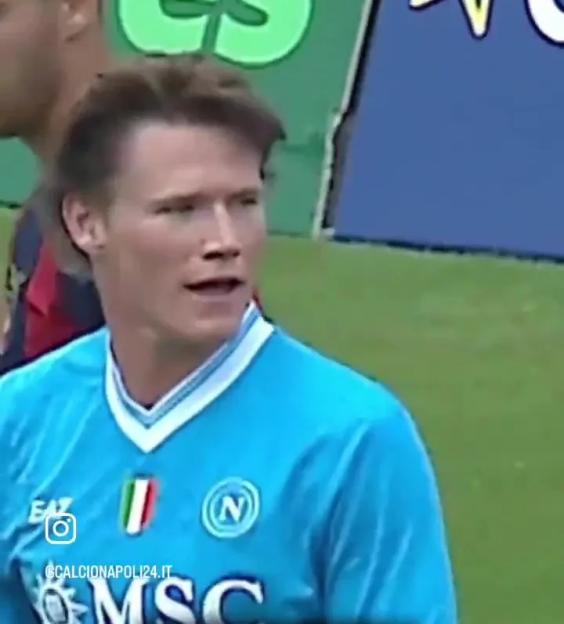 Scott McTominay saying "Mamma Mia" in a soccer jersey.