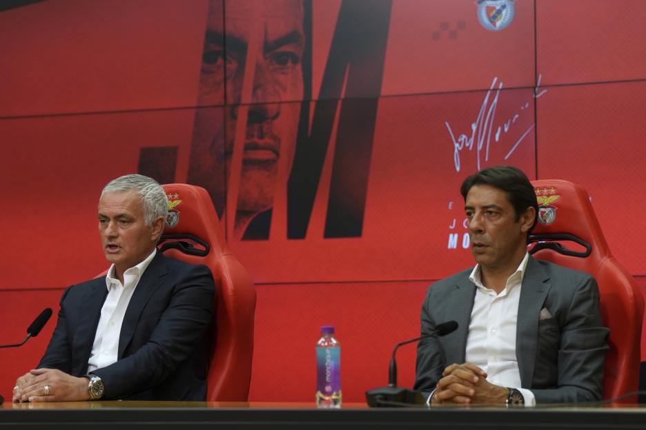 Benfica coach Jose Mourinho and president Rui Costa pose with a shirt.