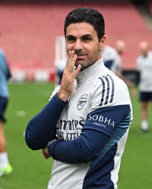 Mikel Arteta, Arsenal manager, at a training session.