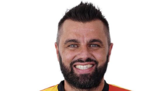 Serie A clash postponed after Lecce physiotherapist dies suddenly at 38 with team left ‘deeply shocked’