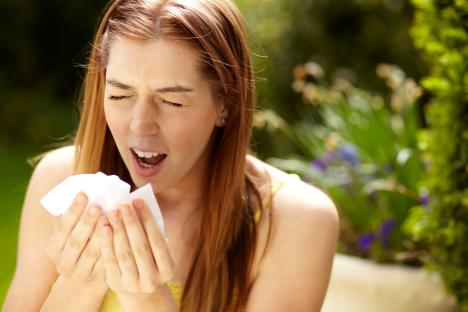 Urgent warning over powerful hay fever jab as sufferers flock to buy banned treatment online
