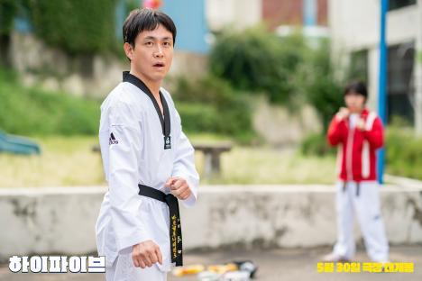 Oh Jung Se Is A Loving And Fiercely Protective Father In Action-Comedy Film “Hi-5”; 4