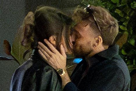 Sam Thompson and Samie Elishi CONFIRM dating rumours as they’re pictured sharing a steamy kiss on night out with pals