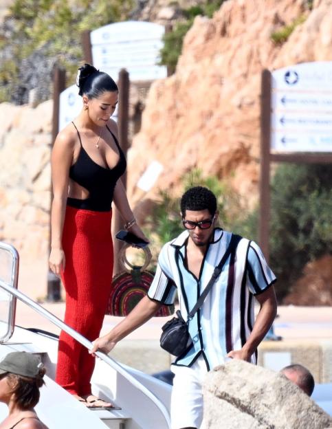 Jude Bellingham and his girlfriend disembarking a yacht.