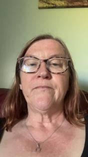 Close-up video of Elaine Cooper, a Gogglebox star, discussing her experience with an undetected brain bleed.