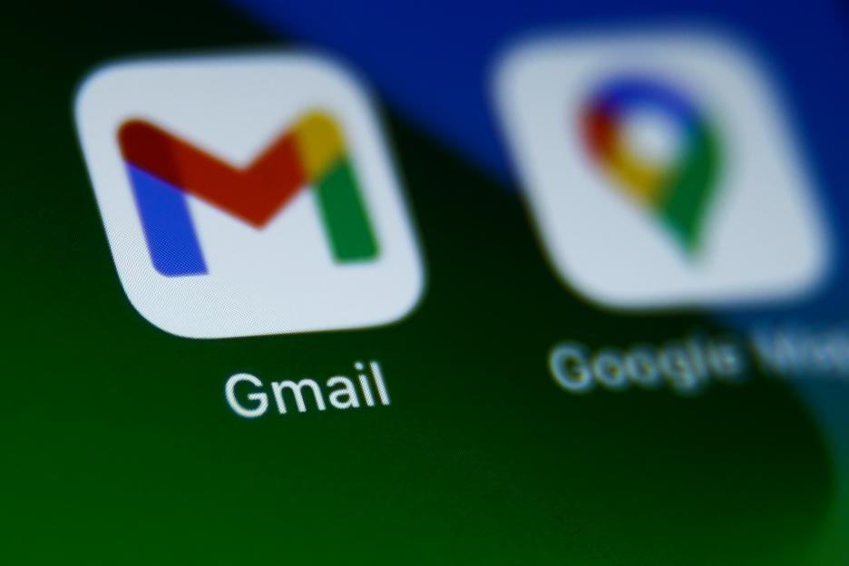 Gmail and Google Maps icons on a phone screen.