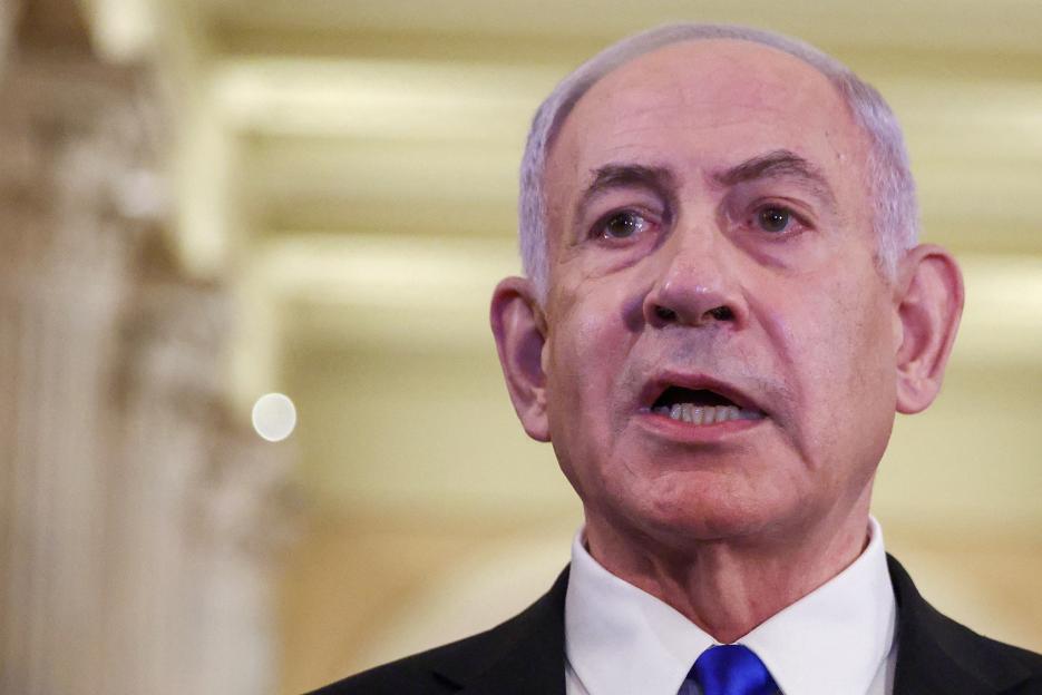 Benjamin Netanyahu speaking to the press.