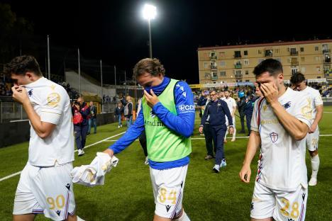 Dejected UC Sampdoria players after a Serie B match.