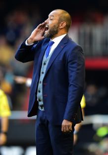 Nuno EspÃrito Santo, Valencia's coach, shouting.