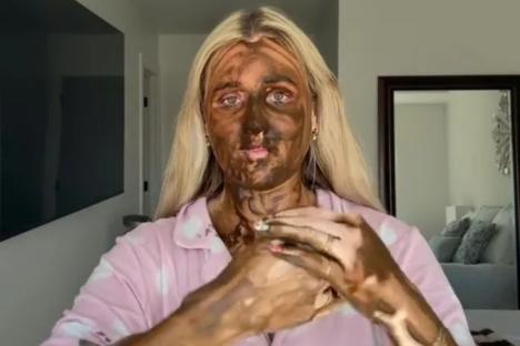 Woman shows off her fake tan but trolls say she looks like she has ‘liver failure’ or ‘woke up in a ditch’