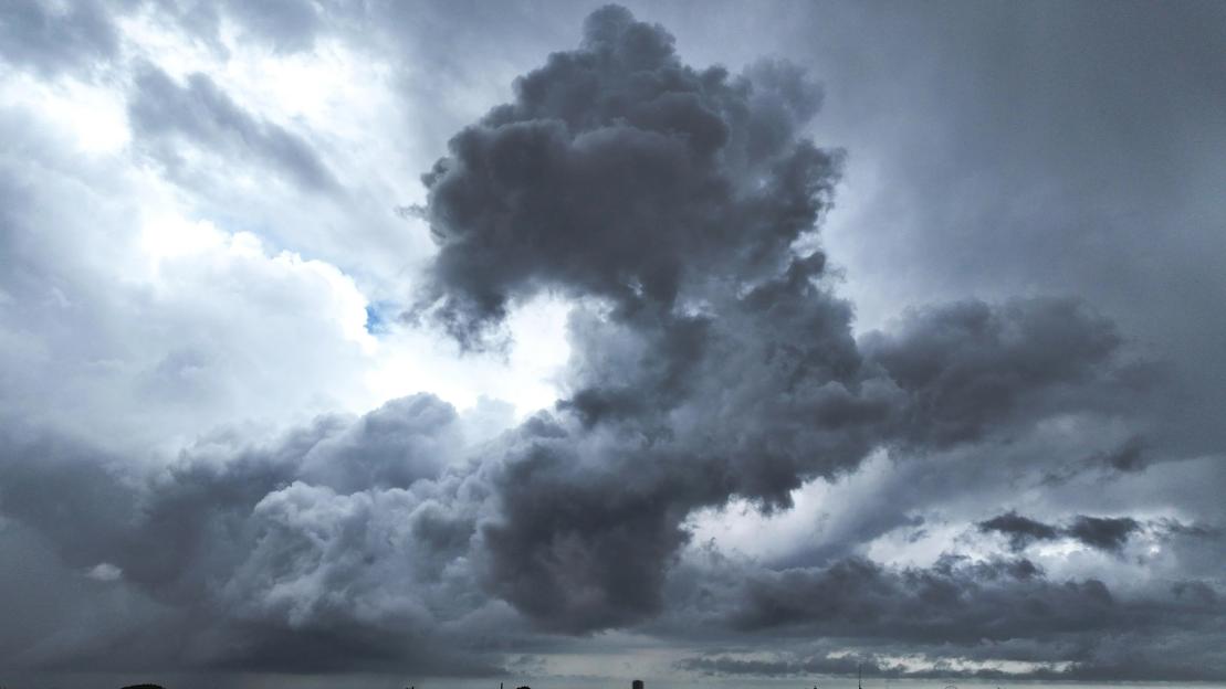 Exact hour Storm Floris will hit UK with 85mph winds as ‘danger to life’ warning blankets half of nation