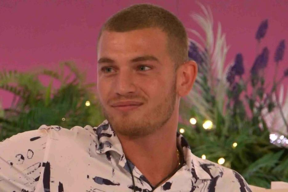 Love Island fans ‘expose Blu’s game plan to win £50k prize’ after shock return and beg girl not to fall for it
