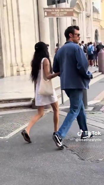 Harry Styles and Zoe Kravitz walking in Rome.