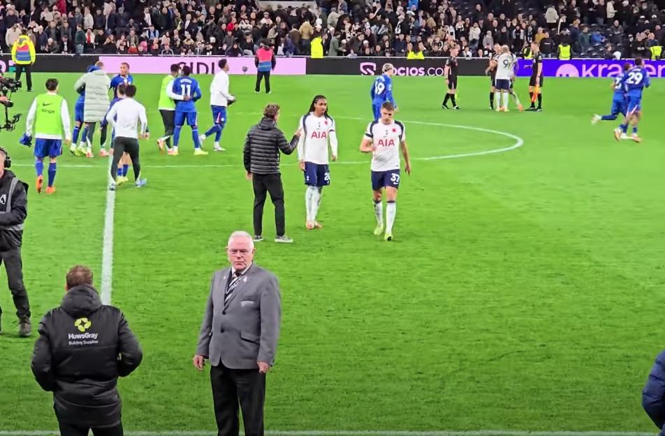 Thomas Frank Breaks Down Micky van de Ven and Djed Spence's Snubs as Alan Shearer Stands Up for the Sulking Spurs Duo