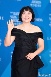Stars Grace The Red Carpet At 61st Baeksang Arts Awards 62