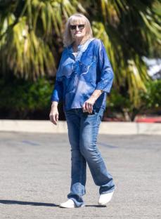 BGUK_3211360 - *PREMIUM-EXCLUSIVE* Palmdale, CA - *MUST CALL FOR PRICING BEFORE USAGE**STRICT WEB EMBARGO UNTIL 14:30PM UK TIME ON THE 16/04/25* In a rare public appearance, Debbie Roweformer wife of the King of Pop, Michael Jacksonwas spotted looking dramatically different as she ran errands in Palmdale, California. Dressed in a double denim ensemble and wearing dark shades, Rowe, 65, kept a low profile while cashing a check before climbing into her custom-built, supercharged $200,000 Range Rover Vogue. Rowe, who has largely retreated from the public eye since her high-profile divorce from Jackson and their shared custody of Paris and Prince, appeared noticeably older and almost unrecognizable to fans who remember her from her days in the spotlight. *PICTURES TAKEN ON THE 14/04/2025* Pictured: Debbie Rowe BACKGRID UK 16 APRIL 2025 UK: +44 208 344 2007 / uksales@backgrid.com USA: +1 310 798 9111 / usasales@backgrid.com *Pictures Containing Children Please Pixelate Face Prior To Publication*