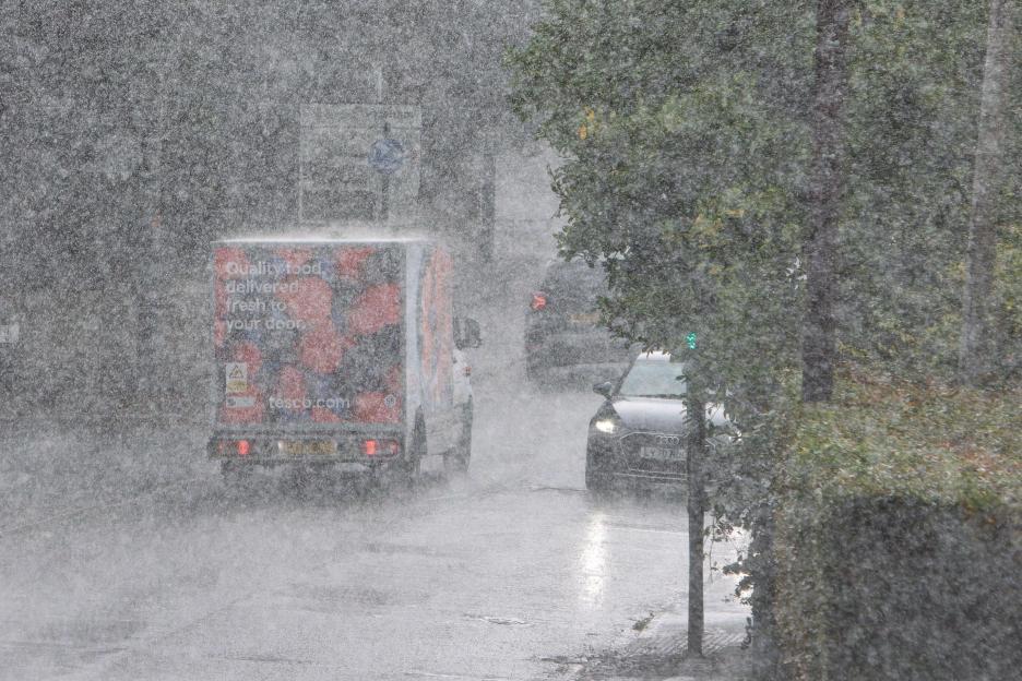 UK weather: Brits hit by 70mph gales with major bridge forced to close after Met Office issues yellow warning for wind