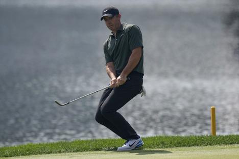 Rory McIlroy chipping on the 17th hole.