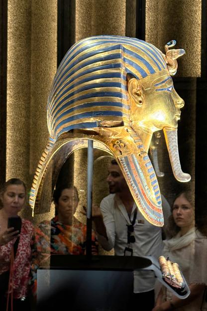 Tourists viewing the golden burial mask of King Tut