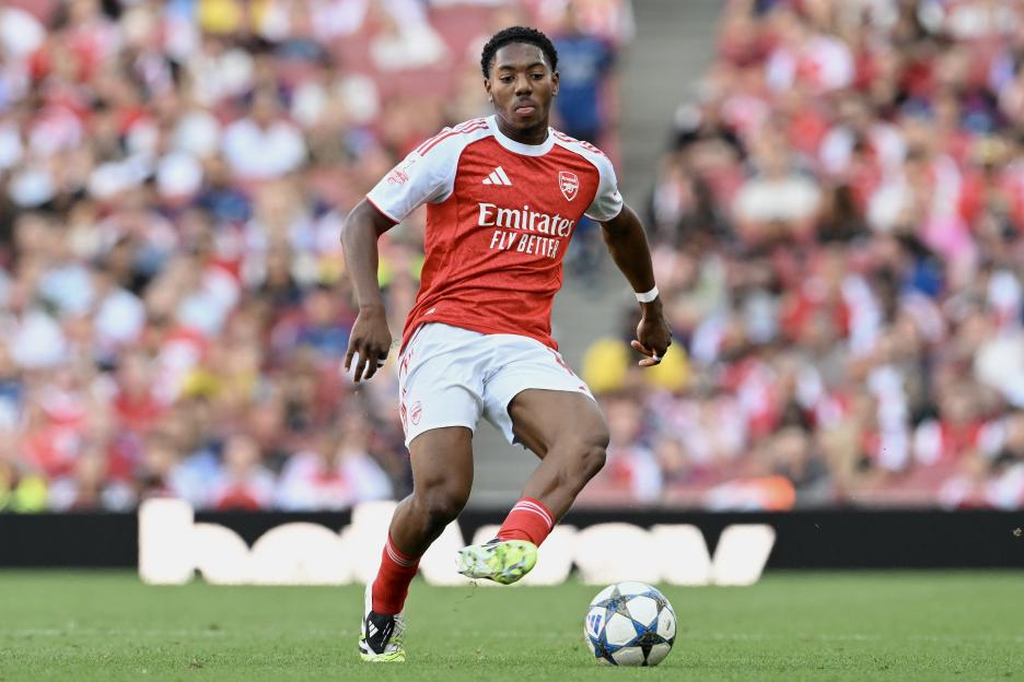 Myles Lewis-Skelly of Arsenal controlling the ball during a soccer match.
