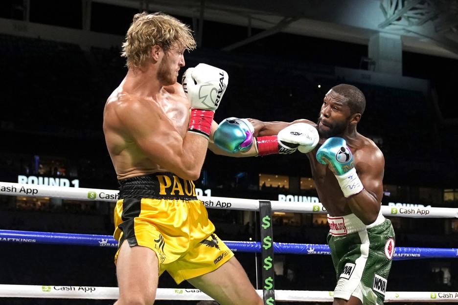 Logan Paul and Floyd Mayweather boxing.