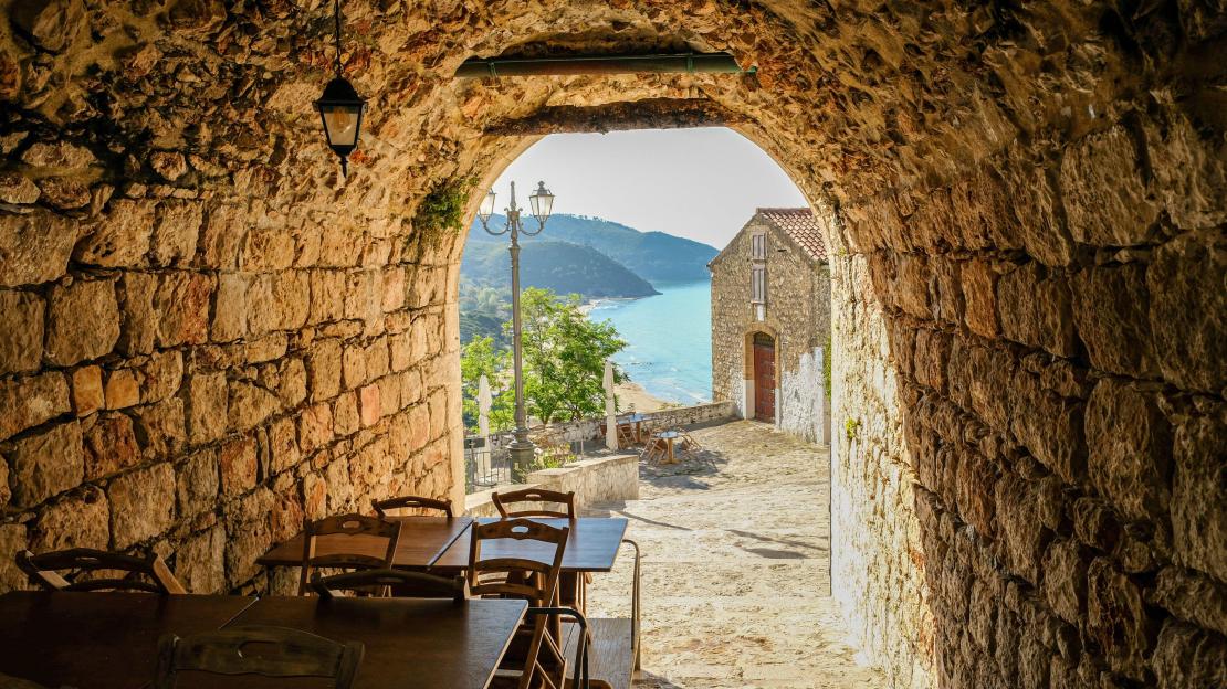 2G4P8MA Sperlonga town, Lazio region, Italy. In the crowded historical centre, every space is used.