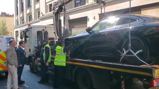 Moment fuming Michael McIntyre gets £200,000 Mercedes TOWED on posh London street