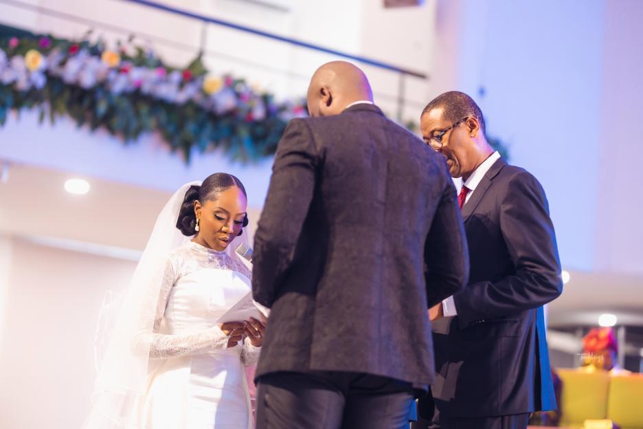 Dara-sam-white-wedding-bellanaija-weddings114