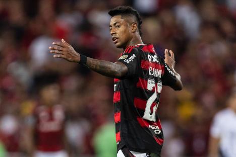 Bruno Henrique of Flamengo gesturing during a soccer match.
