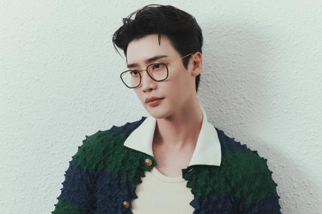 Lee Jong Suk Talks About His Upcoming Dramas With Mun Ka Young And Shin Min Ah