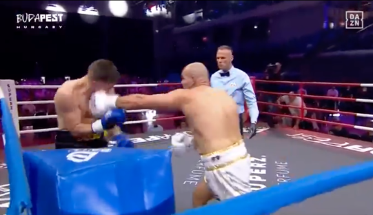 Screenshot of two boxers in a boxing match.