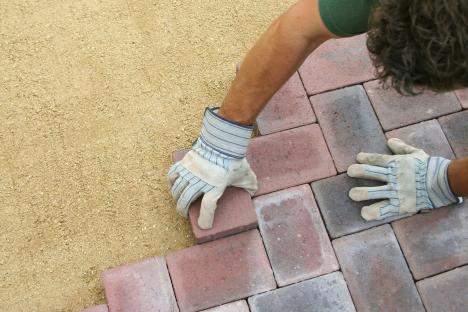 Landscape pro reveals the number 1 mistake Brits make when picking paving slabs – they’ll look so much grubbier to