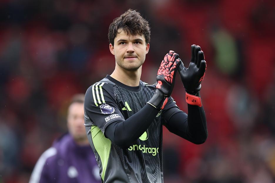 Senne Lammens of Manchester United applauds the home fans.