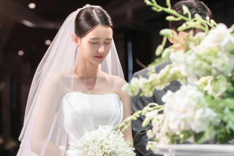 Nam Bo Ra Shares Beautiful Wedding Photos