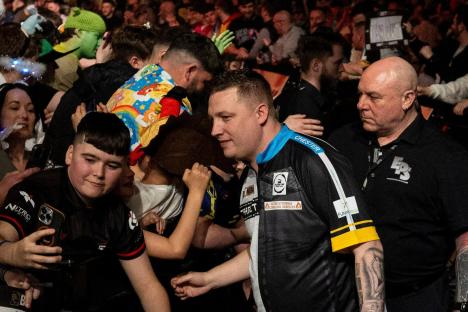 ‘How did this happen?’ – Chris Dobey changes walk-on song in middle of Premier League Darts after Luke Littler win