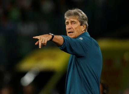 Manuel Pellegrini, Real Betis coach, instructing during a soccer match.