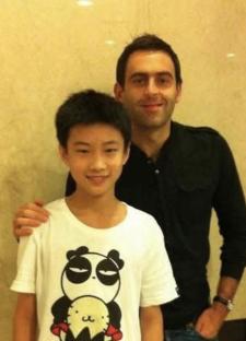 Ronnie O'Sullivan with a young Zhao Xintong.