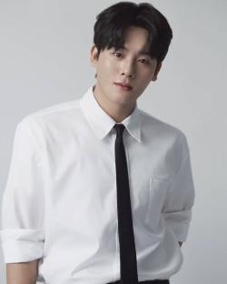 Lee Jung Ha Poses In Charming New Profile Photos 5