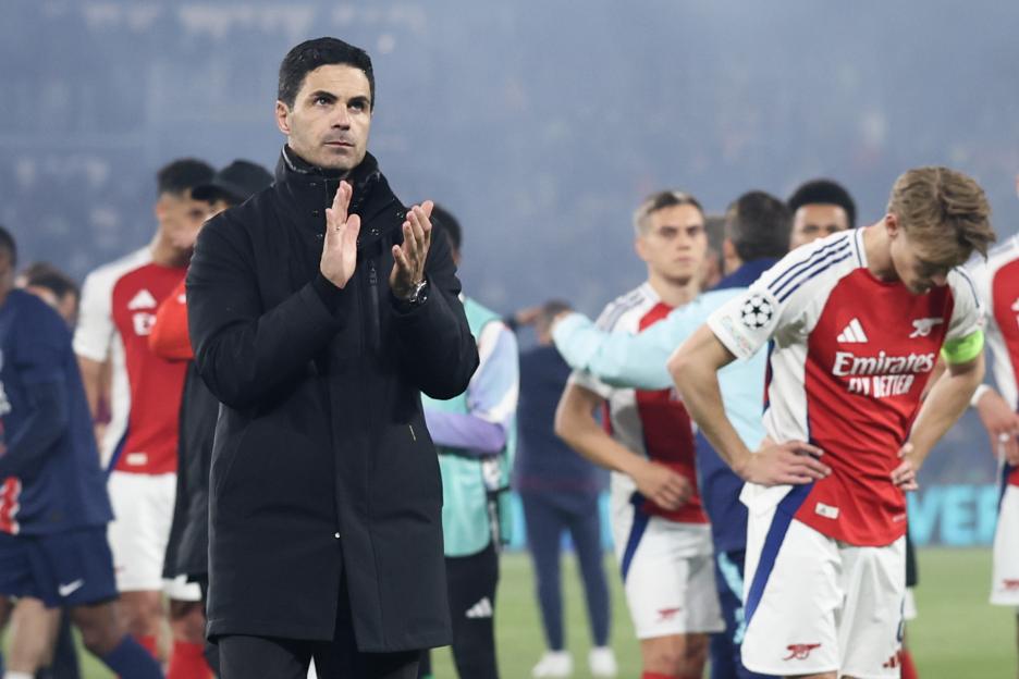 Mikel Arteta applauds fans after Arsenal's defeat to Paris Saint-Germain.