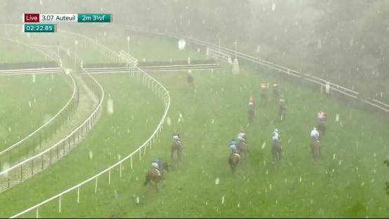 Horse race stopped due to hailstones.