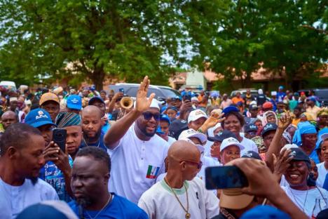2027: Scores of PDP members defect to APC in Oyo [PHOTOS] 3