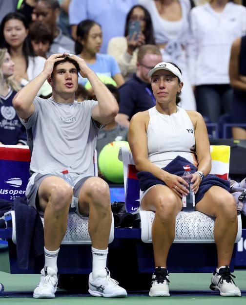 Jack Draper and Jessica Pegula looking dejected after a mixed doubles semifinal loss at the US Open.