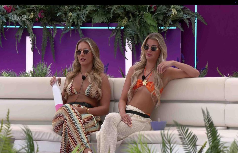 Two women on Love Island.