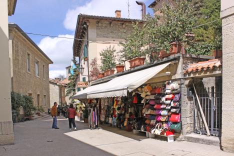 Street scene in San Marino with a shop selling handbags.